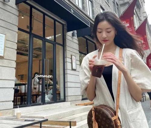 前女友露脸生活照,揭秘她的日常点滴