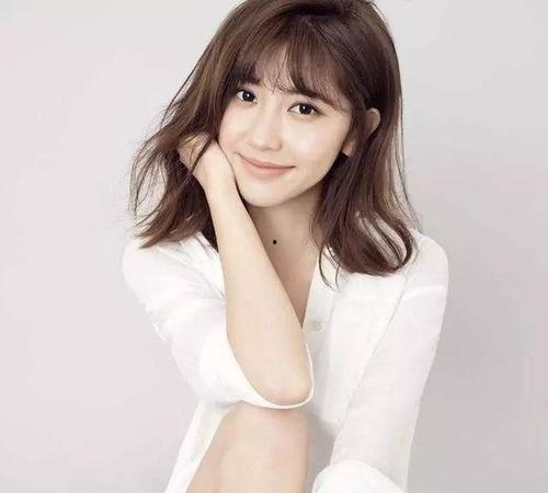 曲诗涵 个人资料,才华横溢的年轻歌手，音乐之路璀璨夺目