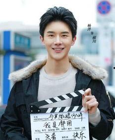 美男子生活照,揭秘美男子生活照中的魅力瞬间